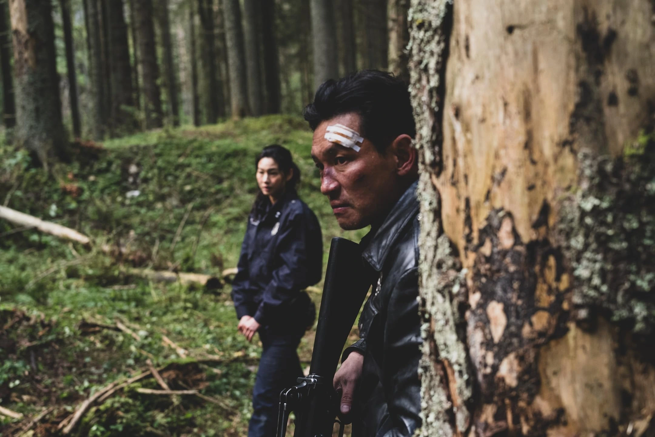 Go Bum-seok and Lim Sung-ae in the forest looking at something